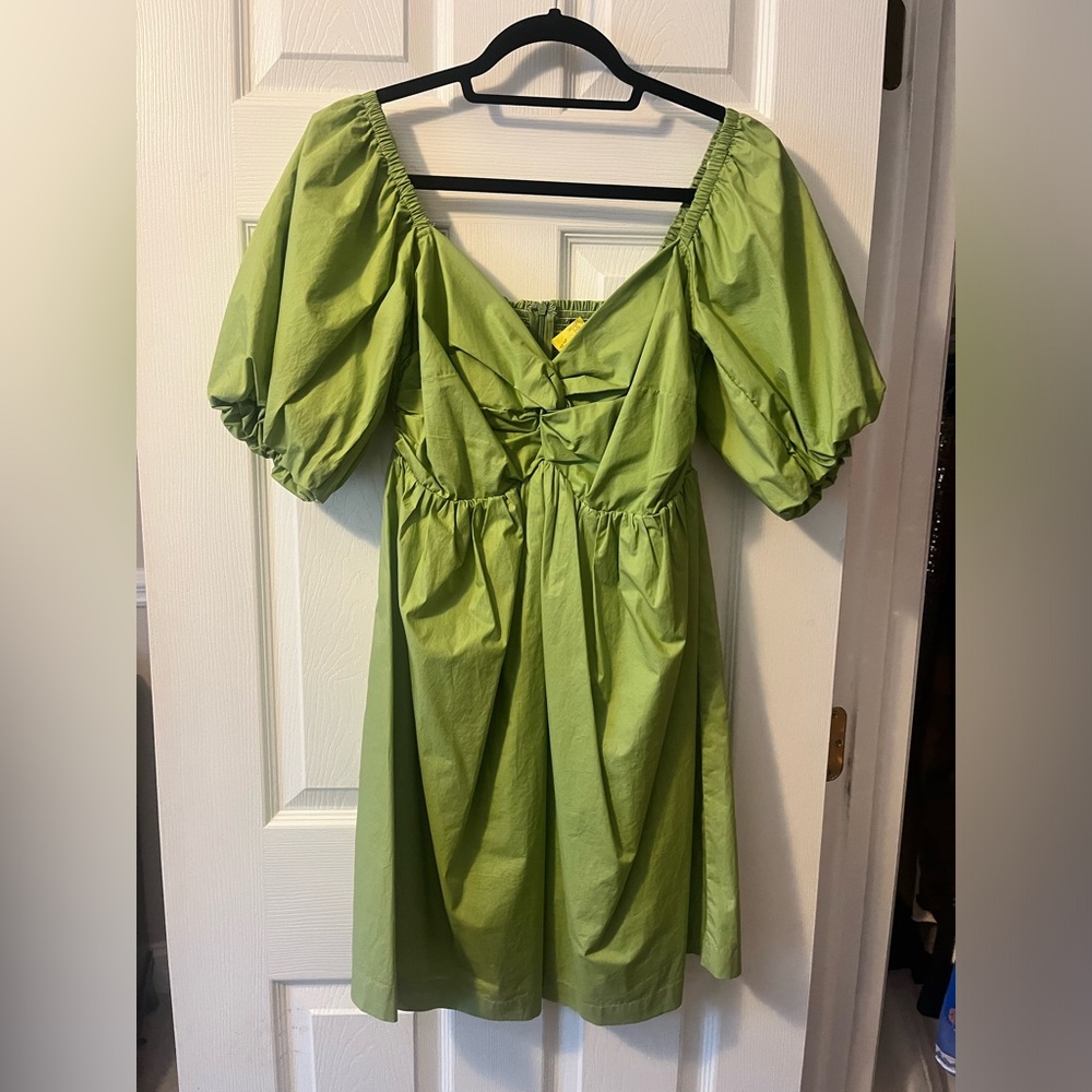 En saison puff sleeve dress-size medium.